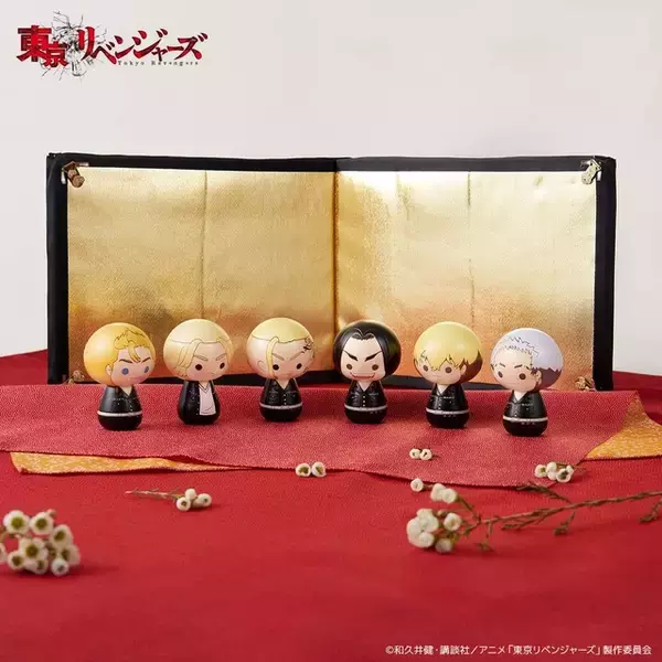 「「東リベ」“推しからのプレゼント”がコンセプトのヘアアクセやこけしなど♪ Tファンサイトに新グッズ登場」の画像