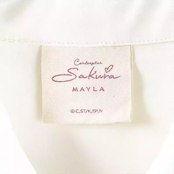 「「CCさくら」さくらの衣装をイメージ♪ アイコニックながら日常に馴染む「MAYLA」ブラウス登場」の画像