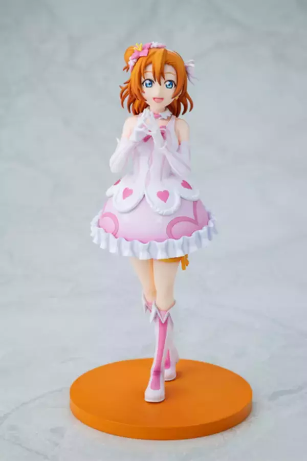 「“いまが最高！”「ラブライブ！」高坂穂乃果＆南ことり＆園田海未が「僕たちはひとつの光」衣装で立体化！ あみあみ限定で「ミニアクリルキャラクタープレート(A6サイズ)」が付属」の画像