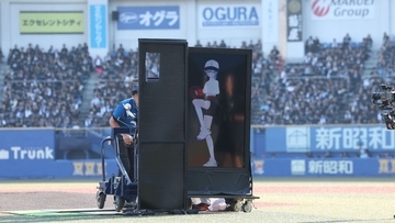 VTuber・星街すいせいがファーストピッチで剛速球!? 「まさに彗星の様な投球」「球速速すぎて顎外れたw」とファンは大歓喜！