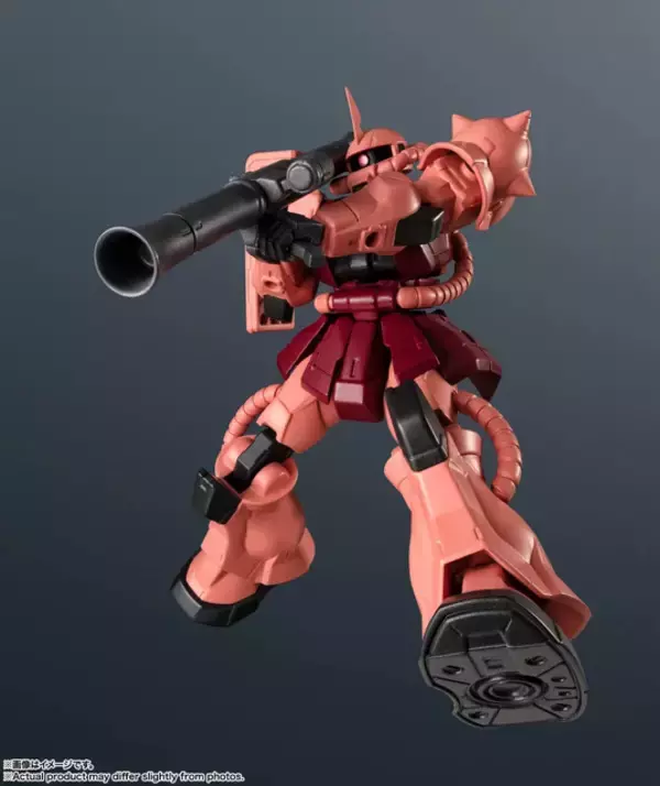 「「機動戦士ガンダム」シャア専用ザクがGUNDAM UNIVERSEより登場！ モノアイの稼働ギミックで表情豊かにポージング可能」の画像