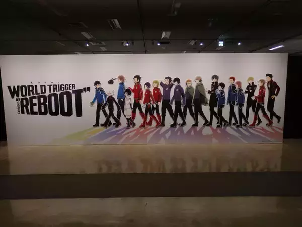 「「ワールドトリガー展」黒トリガー遊真のオブジェがかっこいい！ トリガーパネルやBORDER防災セットなどファン必見のグッズも目白押し【レポ】」の画像