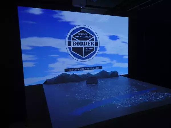 「「ワールドトリガー展」黒トリガー遊真のオブジェがかっこいい！ トリガーパネルやBORDER防災セットなどファン必見のグッズも目白押し【レポ】」の画像