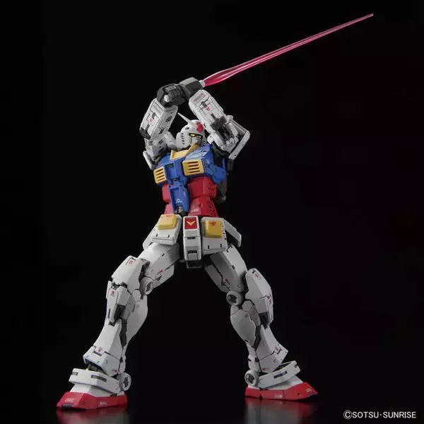 「“こいつ…動くぞ”「RG 1/144 RX-78-2 ガンダム Ver2.0」が抽選販売中！ 最新解釈と原点回帰を融合させた外観デザインは必見」の画像