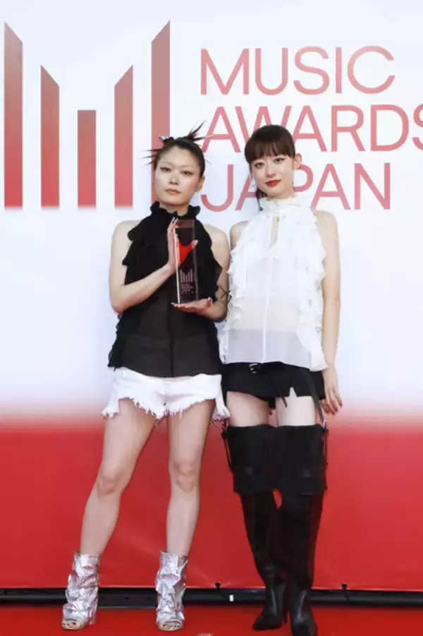 「羊文学 アイナ・ジ・エンド LiSA 星野源らが集結「MUSIC AWARDS JAPAN 2026」レッドカーペットにアニメ主題歌アーティスト続々【写真特集】」の画像
