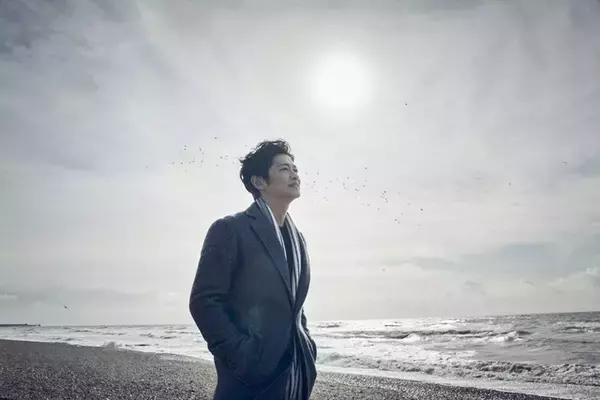 「声優・下野紘のクールな視線に釘付け♪ 未公開カットがたっぷり「下野紘アーティストBOOK（仮）」発売」の画像