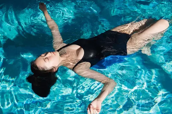 「大胆な水着姿、美しい浴衣姿を披露♪ 舞台「セーラームーン」スーパーセーラーヴィーナス役で出演中！ちばひなののデジタル写真集が発売決定」の画像
