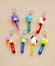 サンリオ「月刊いちご新聞」デザインのキーホルダー、親子コーデが楽しめるニットなど♪ LOWRYS FARMコラボアイテム