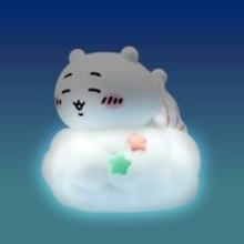 ちいかわ、ハチワレ、うさぎが雲の上ですやすや…♪ やさしく光るおやすみライトが登場！