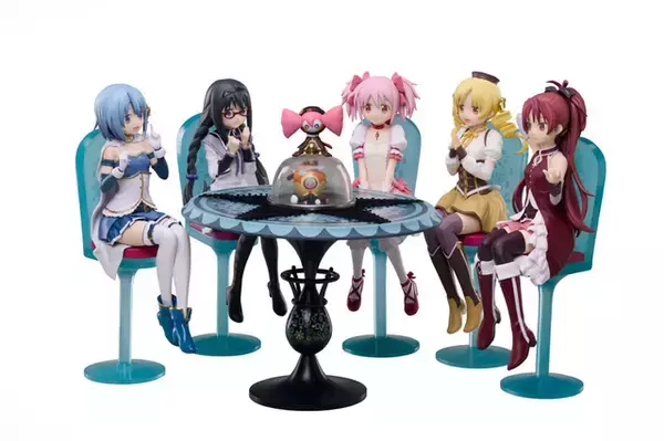 「劇場版まど☆マギ」魔法少女たちのお茶会シーンがフィギュアに！ まどか、ほむらたちがちょこんと座る姿がかわいい♪