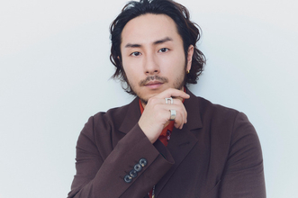 鈴木崚汰 “強いと思う人”は「母」　女性たちの策略が渦巻くTVアニメ「天幕のジャードゥーガル」インタビュー（９）