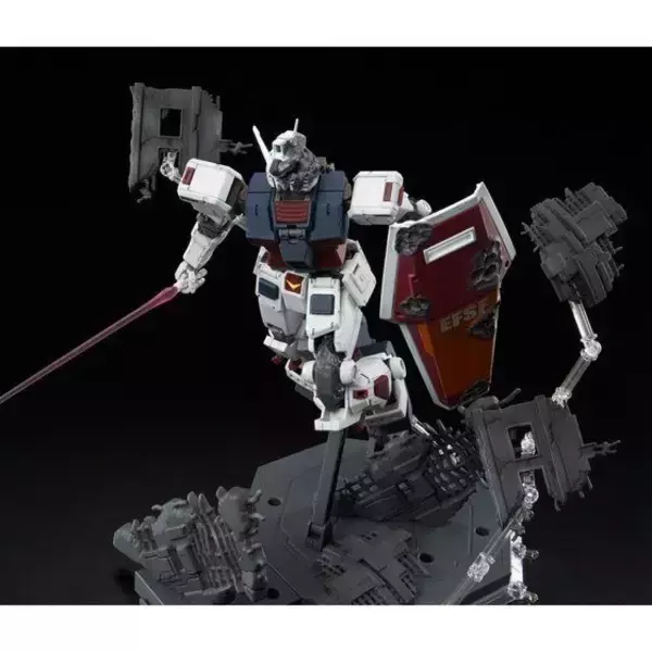 「「ガンダム サンダーボルト」これぞ“破損の美学”！ 最終決戦時のフルアーマー・ガンダムフィギュアが再販」の画像