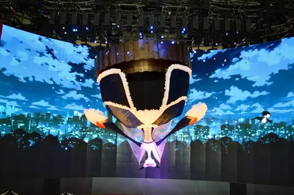 巨大な“ワルプルギスの夜”がお出迎え！時間によって変化も？ 「マギアレコード」ブース【AJ2019】