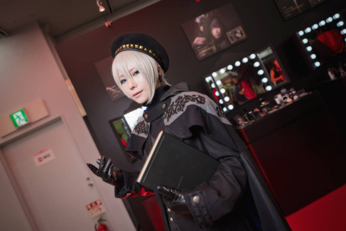 コスプレ 人気男装レイヤー くりゅ 黒の魔術師 ホワイトメイクが美しい ウルアコkateブース 19年5月16日 エキサイトニュース