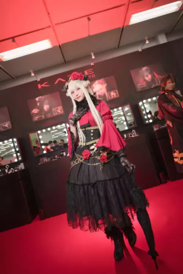 「【コスプレ】男の娘レイヤー・椛乃ねむ、“赤の魔女”が本物の女性と見まごうほど美しい【ウルアコKATEブース】」の画像