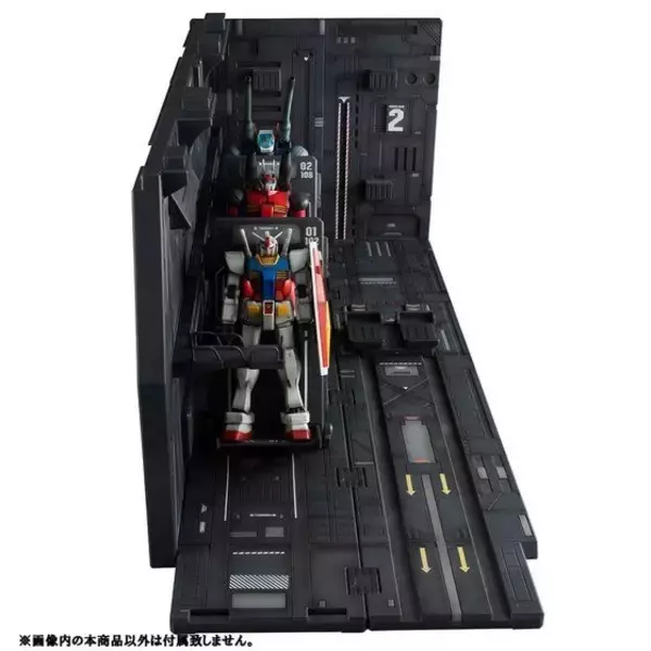 「「機動戦士ガンダム」全長約500mm“ホワイトベースのカタパルトデッキ”が装いを新たに登場！」の画像
