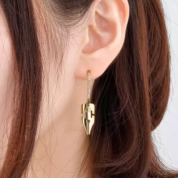 「「ジョジョ」岸辺露伴ファン必見！ “あのGペンピアス”がリアルアイテムとして限定発売」の画像