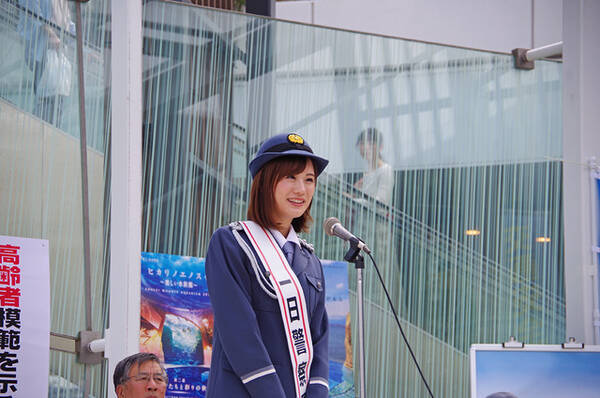 青春ブタ野郎 瀬戸麻沙美が聖地 藤沢の一日警察署長に就任 警察官姿で登場した委嘱式レポ 19年9月22日 エキサイトニュース