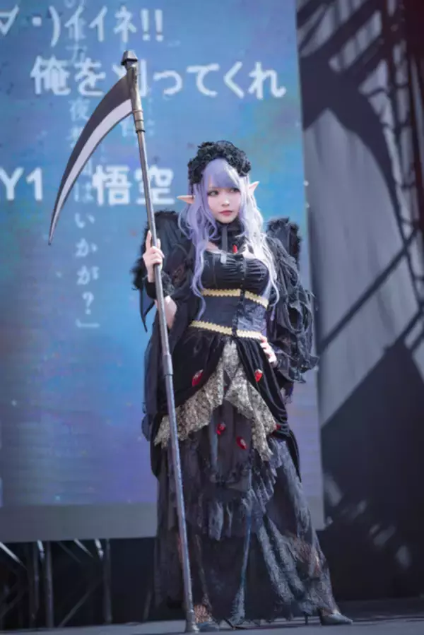 「宇垣美里、銀髪人狼コスで魅了！ 人気レイヤーゆう＆シスルと語る、メイクのポイントは？【写真35枚】」の画像