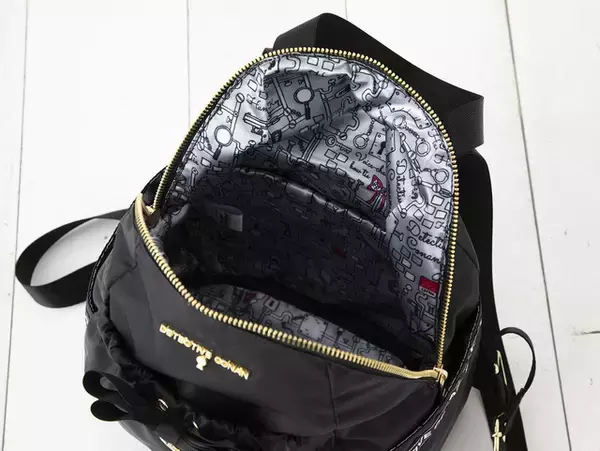 「「名探偵コナン」シンプルでかわいい♪ リュックとボディバッグ発売！普段使いに◎」の画像