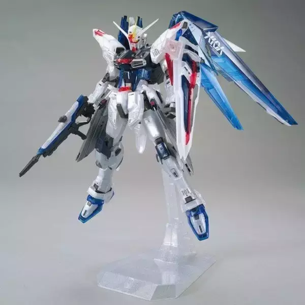 「「機動戦士ガンダムSEED」フリーダムガンダム、限定ガンプラ再販！ クリアカラーに注目」の画像