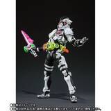 「“ 宝生永夢ゥ！”「仮面ライダーゲンム」ゲーマードライバーを装備した姿で立体化」の画像1