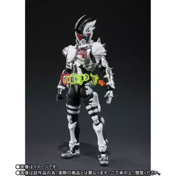 「“ 宝生永夢ゥ！”「仮面ライダーゲンム」ゲーマードライバーを装備した姿で立体化」の画像