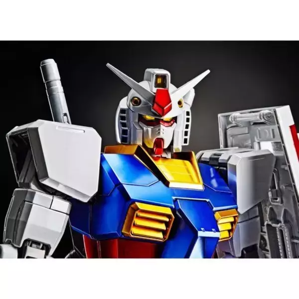「「機動戦士ガンダム」RX-78-2 ガンダム、“チタニウムフィニッシュ”でPG 1/60ガンプラ化！ こだわりの外装を見よ」の画像
