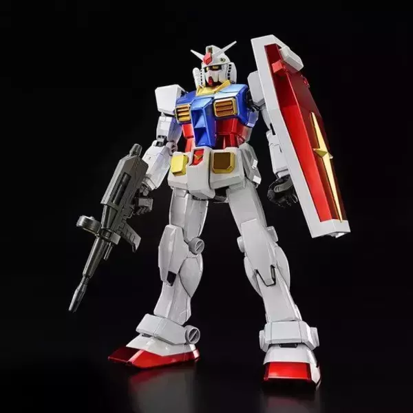 「「機動戦士ガンダム」RX-78-2 ガンダム、“チタニウムフィニッシュ”でPG 1/60ガンプラ化！ こだわりの外装を見よ」の画像