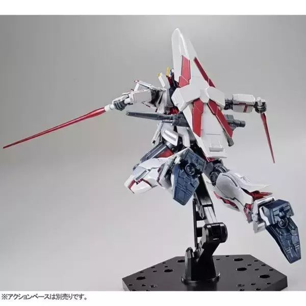 「「機動戦士ガンダムNT」ナラティブ（C装備）、“チタニウム加工”でHGガンプラ化！ 高級感＆重厚感漂う仕上がりに」の画像