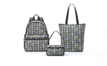 「ポケモン×レスポートサック」コラボが登場！懐かしの“ピクセル柄”デザインのバッグやポーチ発売