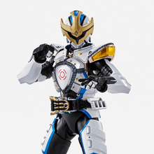 「仮面ライダーキバ」その命、神に返しなさい！仮面ライダーイクサのアクションフィギュアが登場