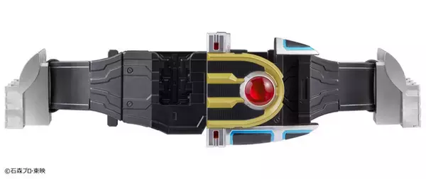 「「仮面ライダーキバ」イクサの“変身ベルト”が登場！ 現代モードから過去モードへの切り替えも可能」の画像