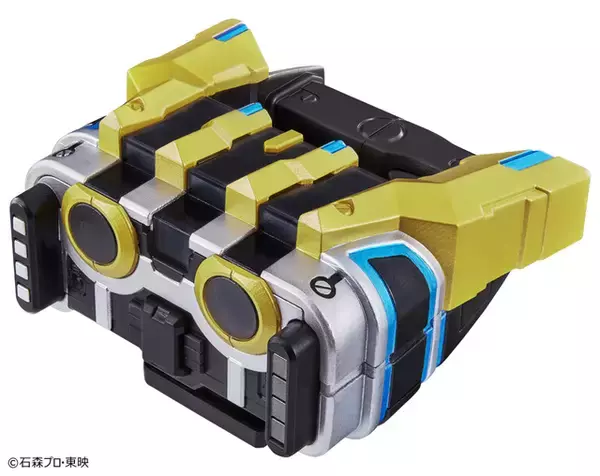 「「仮面ライダーキバ」イクサの“変身ベルト”が登場！ 現代モードから過去モードへの切り替えも可能」の画像