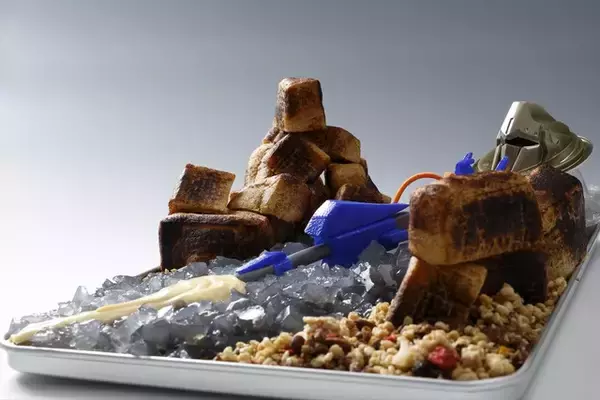 「「ガンダム」百式が世界初の“塗るとうふ”に！ コラボ豆腐「BEYOND G TOFU」が発売決定」の画像