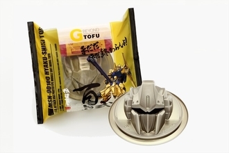 「ガンダム」百式が世界初の“塗るとうふ”に！ コラボ豆腐「BEYOND G TOFU」が発売決定