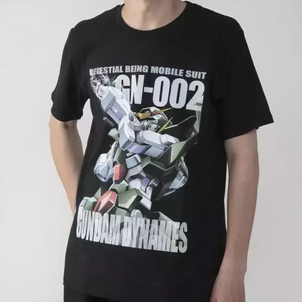 「「機動戦士ガンダム00」インパクト抜群のフルカラーTシャツ第1弾は、エクシア、デュナメスら4種が登場！」の画像