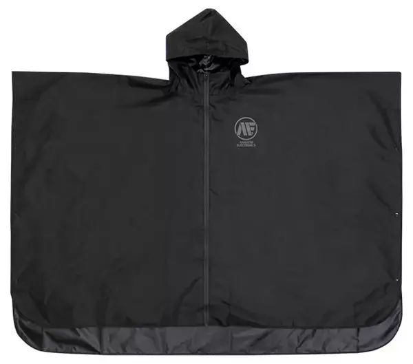 「「ガンダム」これを着れば“ジオン軍人”気分!? レインポンチョ新発売　“アナハイム社”や“08小隊”モデルも」の画像