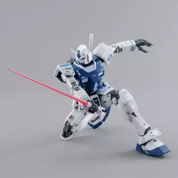 「「ガンダム」ガンダムが限定MG1/100でガンプラ化！ 爽やかなブルーのガンダムベースカラーに注目」の画像