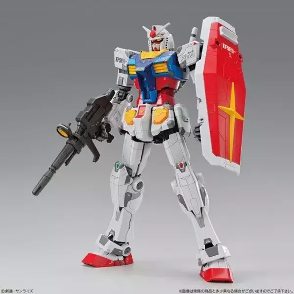 「「機動戦士ガンダム」動く“実物大ガンダム”、1/100スケールでガンプラ化！ 徹底的な再現度に注目」の画像