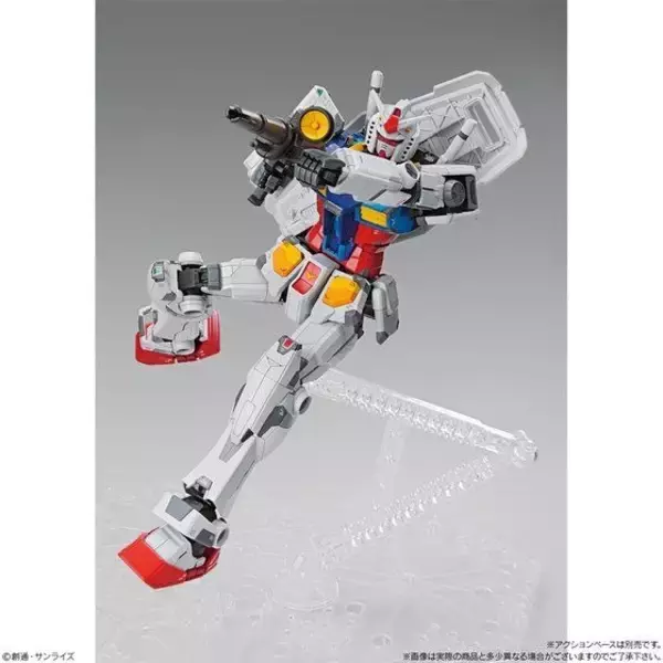 「「機動戦士ガンダム」動く“実物大ガンダム”、1/100スケールでガンプラ化！ 徹底的な再現度に注目」の画像