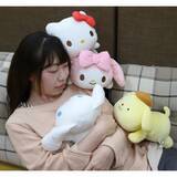 「「サンリオ」お膝に置いてポカポカ癒されよう♪ ヒーター内蔵のマイメロディ、シナモロールたちのぬいぐるみ登場」の画像1