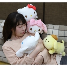 「サンリオ」お膝に置いてポカポカ癒されよう♪ ヒーター内蔵のマイメロディ、シナモロールたちのぬいぐるみ登場