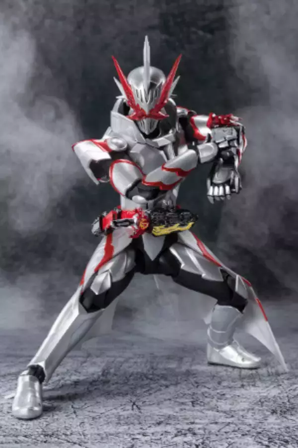「「仮面ライダーセイバー」“すなわち、ド強い！” ドラゴニックナイトのフィギュアが登場」の画像