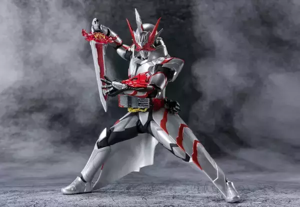 「仮面ライダーセイバー」“すなわち、ド強い！” ドラゴニックナイトのフィギュアが登場