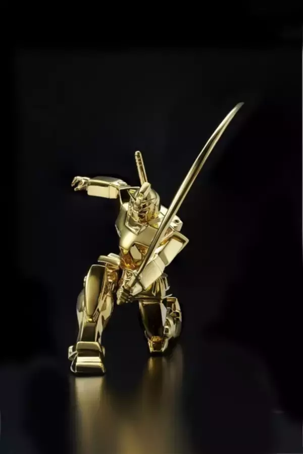 「「機動戦士ガンダム」RX78-2ガンダム＆シャア専用ザクIIが純金像に！ 価格は2,640万円」の画像