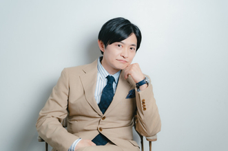 「声優と夜あそび2021」火曜MC下野紘が明かす、相方・内田真礼への思い “戦いつつも、見守っていきたい”【インタビュー】