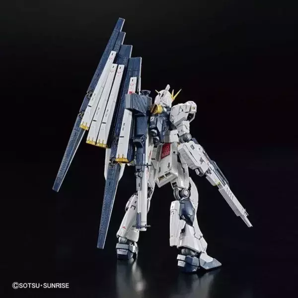 「「機動戦士ガンダム」νガンダム、“チタニウムフィニッシュ”ガンプラ登場！ 「ガンダムベース」限定の豪華仕様に注目」の画像
