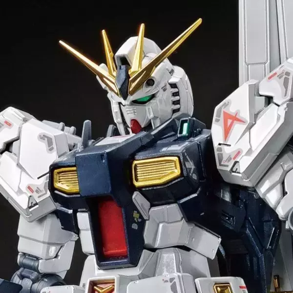 「機動戦士ガンダム」νガンダム、“チタニウムフィニッシュ”ガンプラ登場！ 「ガンダムベース」限定の豪華仕様に注目