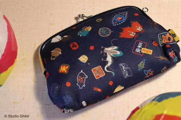 「「千と千尋の神隠し」不思議の町の縁日をイメージ！和小物シリーズ登場」の画像